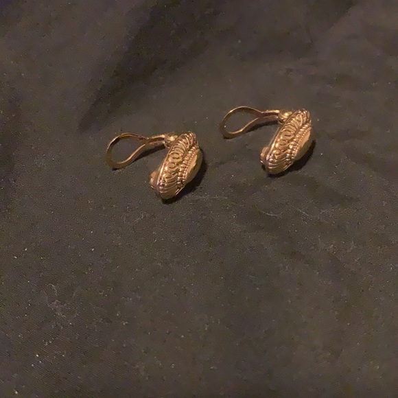 Gold clip on earrings - Picture 3 of 4